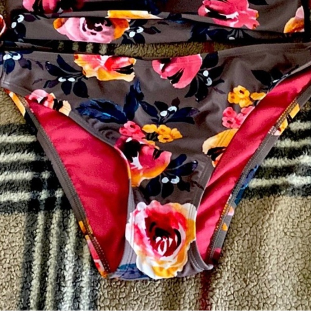 New with tags. Lost weight and it’s way to big. Selling for what I paid